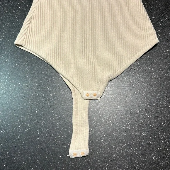 Beige Ribbed Contour Bodysuit - Picture 4 of 5